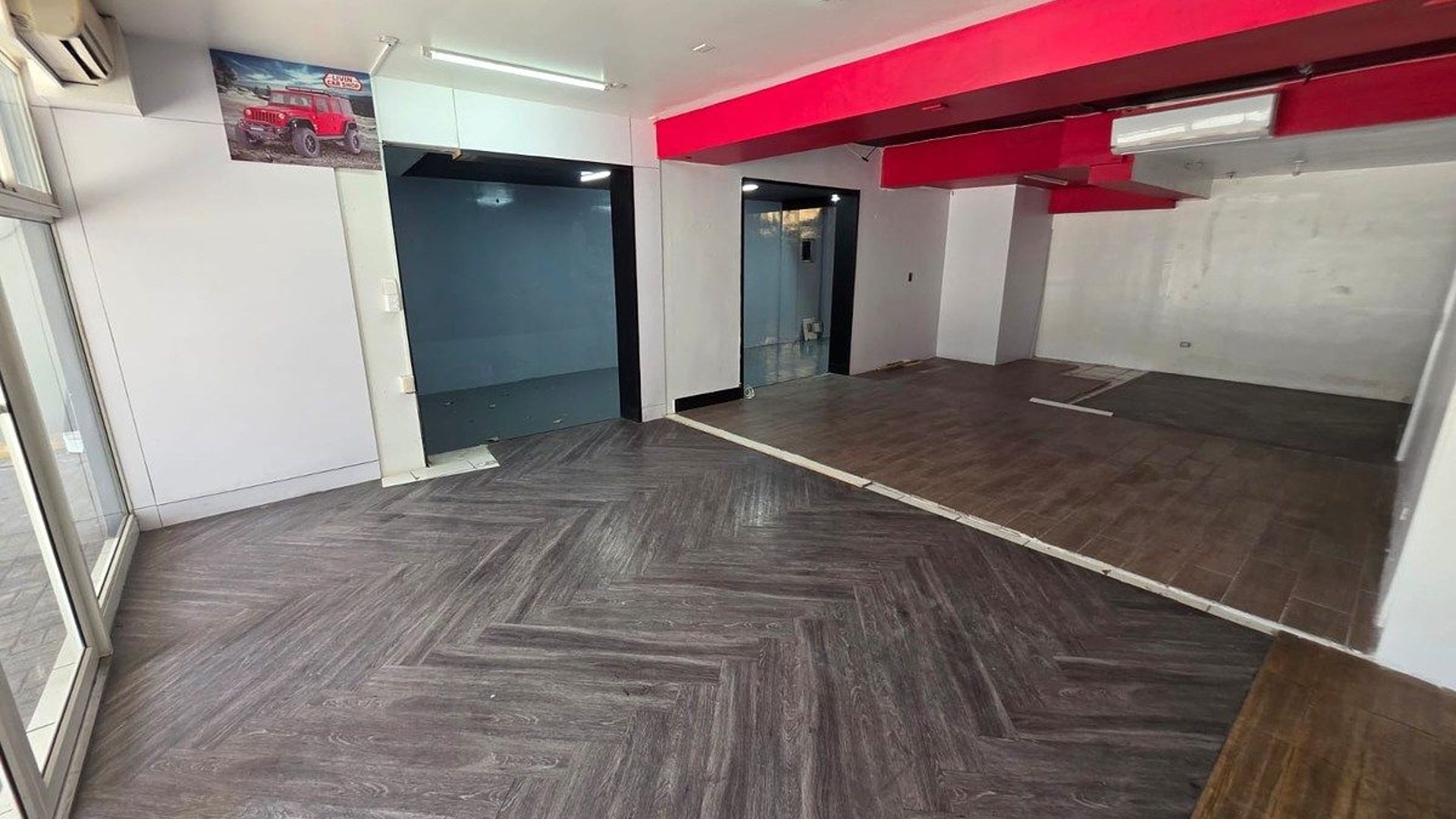 PROPIEDAD EN ALQUILER IDEAL PARA SHOWROOM U OFICINAS – ZONA 10 - Miniatura 2
