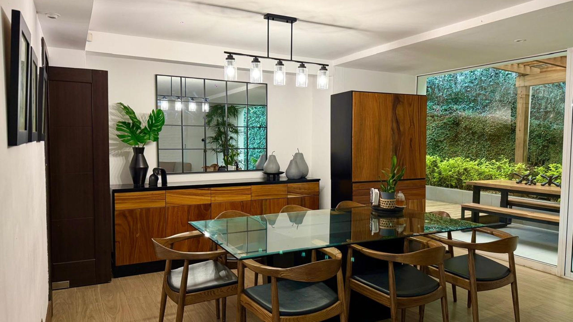 Casa moderna dentro de garita zona 16 - Miniatura 3