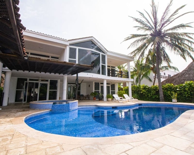 CASA EN VENTA – PÉRGOLAS DEL MAR, IZTAPA