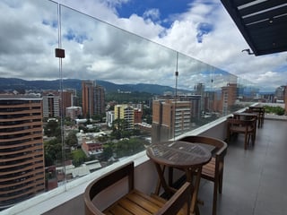 Apartamento de Lujo con Jardin en venta en la zona 14 - Image 23