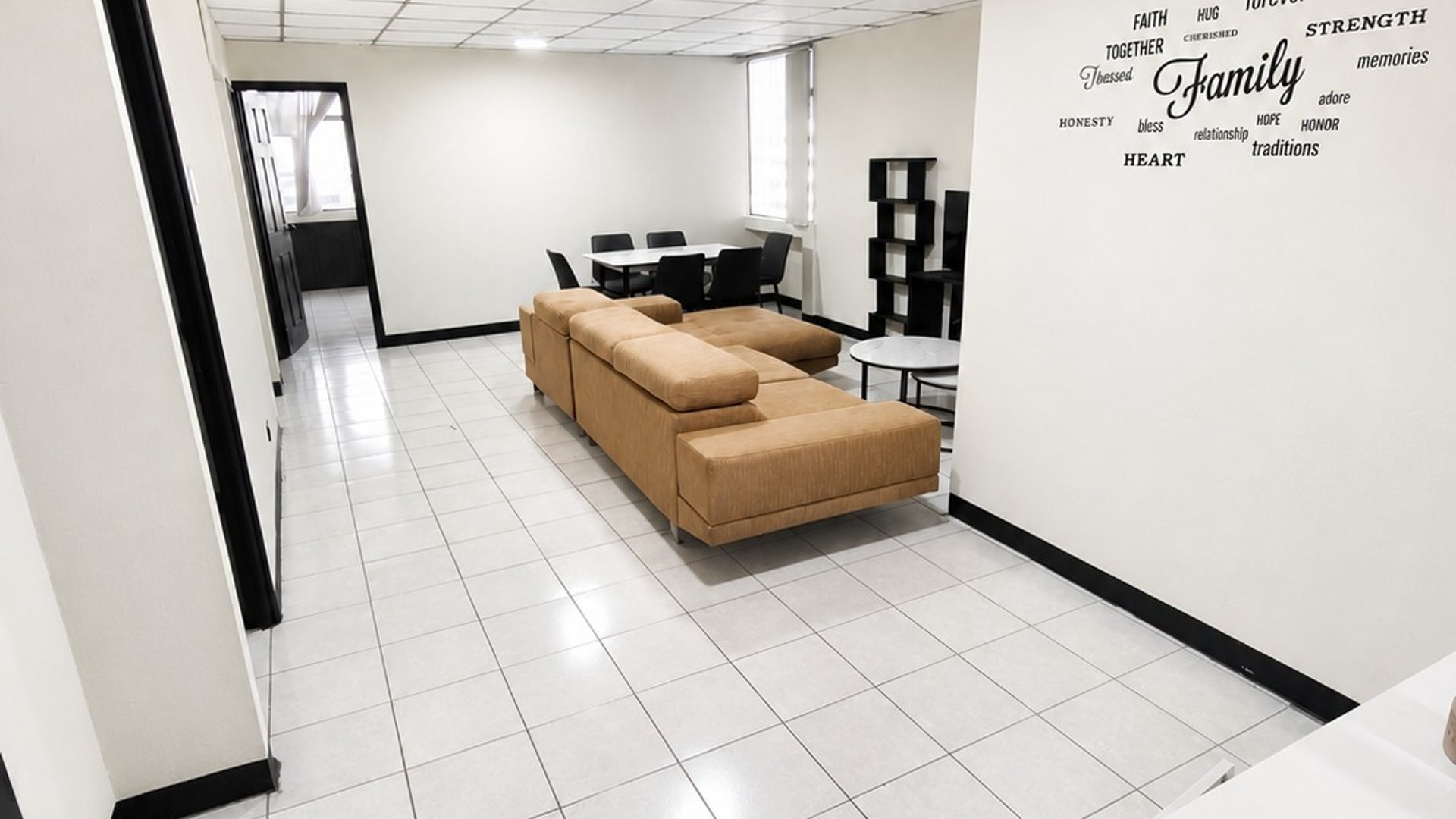 Apartamento en renta en Edificio Reforma Montufar zona 10 - Miniatura 2