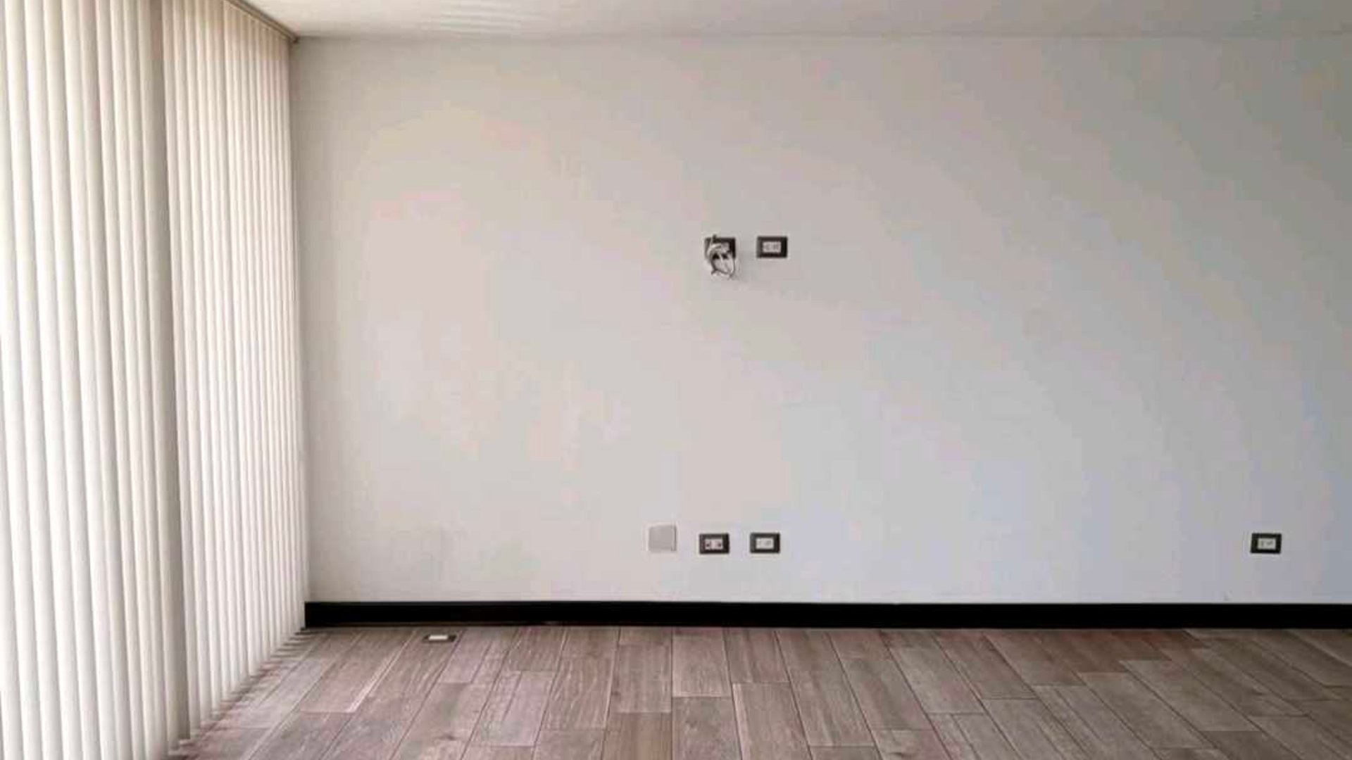APARTAMENTO EN ALQUILER ???? Edificio Tres 15, Zona 13 - Miniatura 3