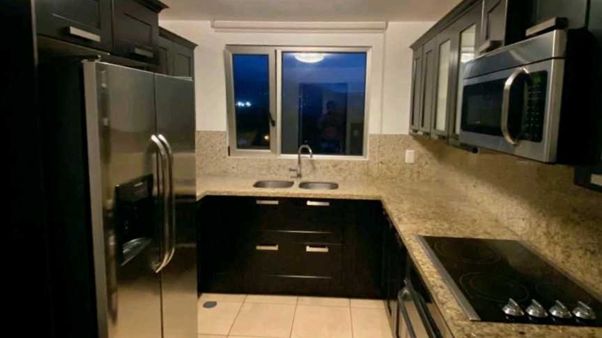 APARTAMENTO EN ALQUILER ???? Edificio Attica I , Zona 14 - Miniatura 2