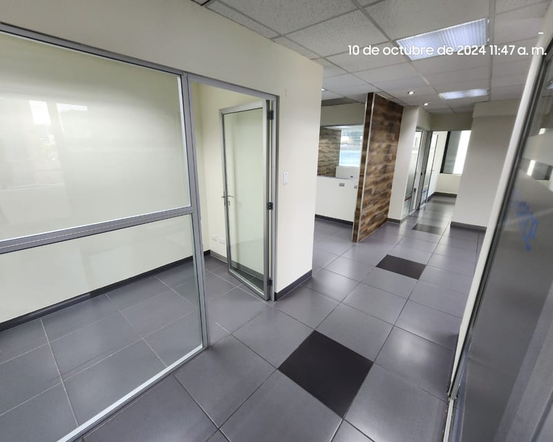 Venta de oficina en zona 14 Ref-4965
