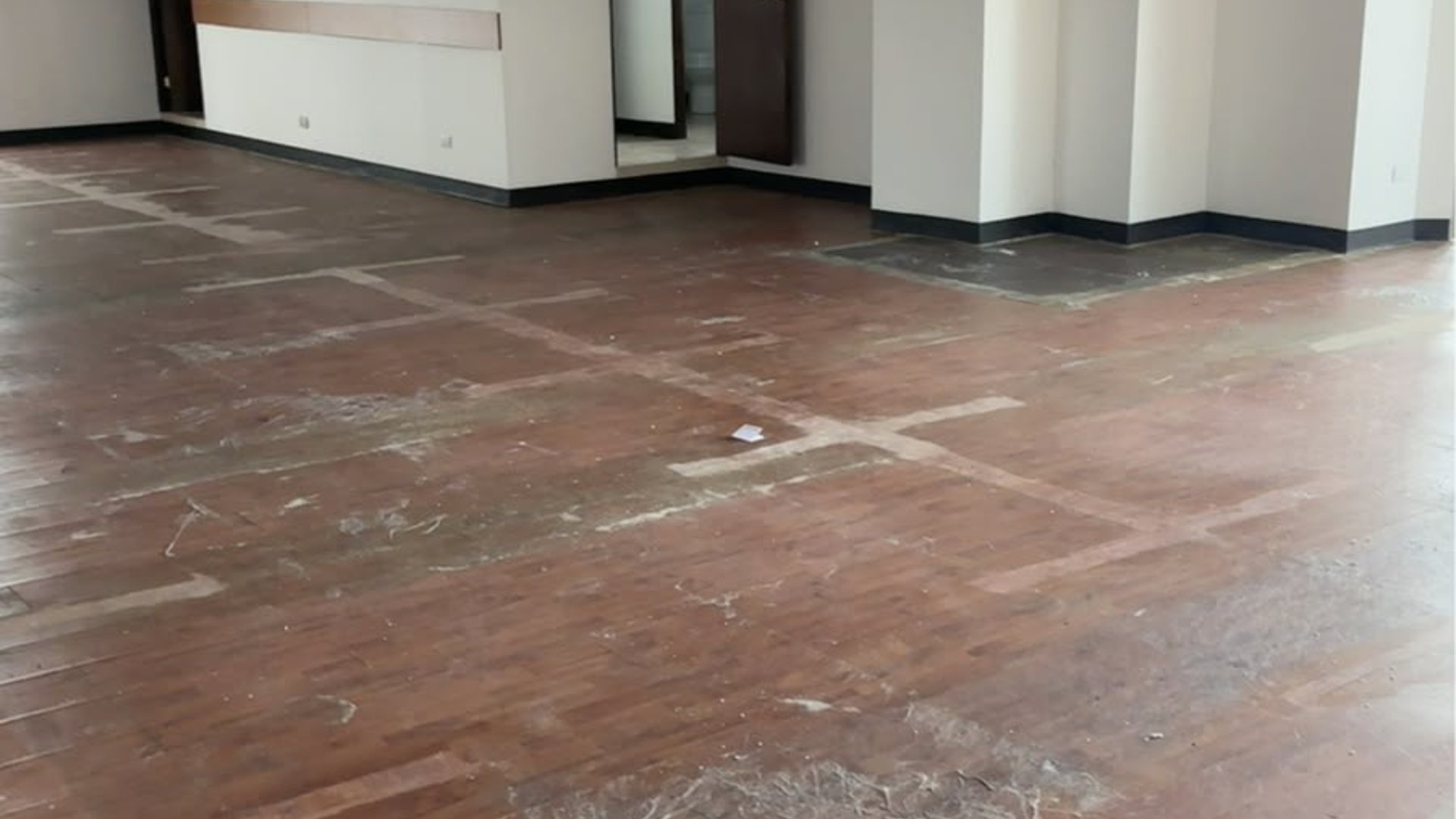 ???? OFICINA EN RENTA – 455 M² | EDIFICIO MURANO CENTER | ZONA 10 - Miniatura 4