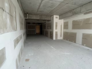 Oficina en Edificio Vasanta zona 10 - 2