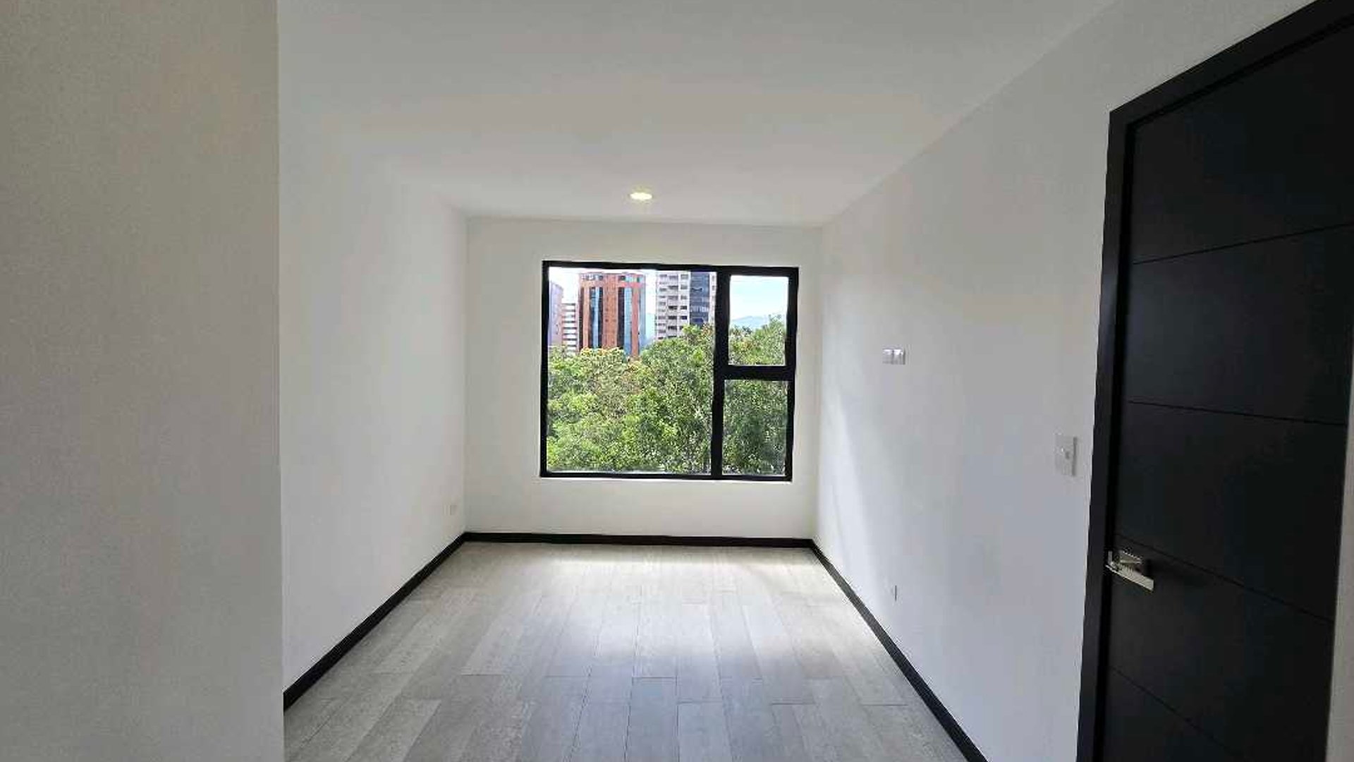 APARTAMENTO SEMIAMUEBLADO EN ALQUILER EN ZONA 13 - Miniatura 12