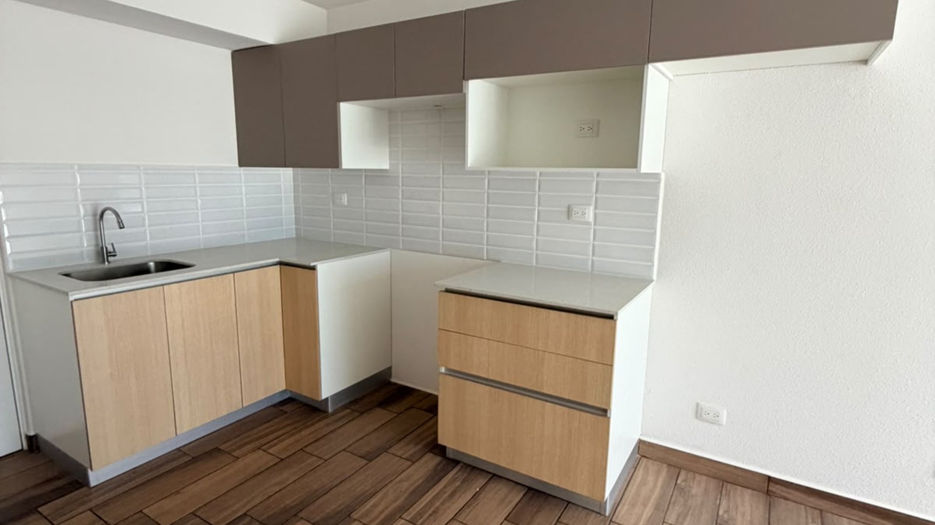 APARTAMENTO EN VENTA | LARES, ZONA 17