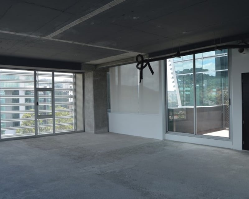 Oficina en renta zona 15  Boulevard Vista Hermosa