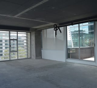 Oficina en renta zona 15  Boulevard Vista Hermosa