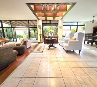 BELLA CASA EN VENTA EN VILA VERDE 1, CON JARDIN GRANDE‼️