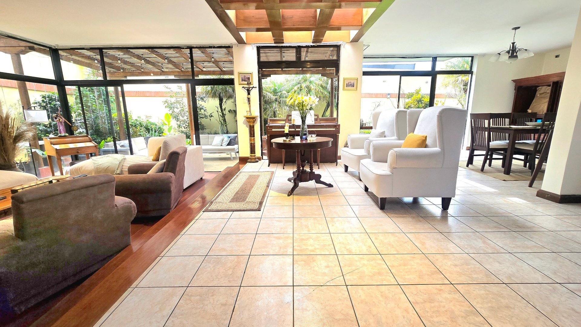 BELLA CASA EN VENTA EN VILA VERDE 1, CON JARDIN GRANDE‼️