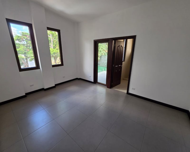 Casa remodelada en Vista Hermosa 2, ideal vivienda u oficinas ref-4842