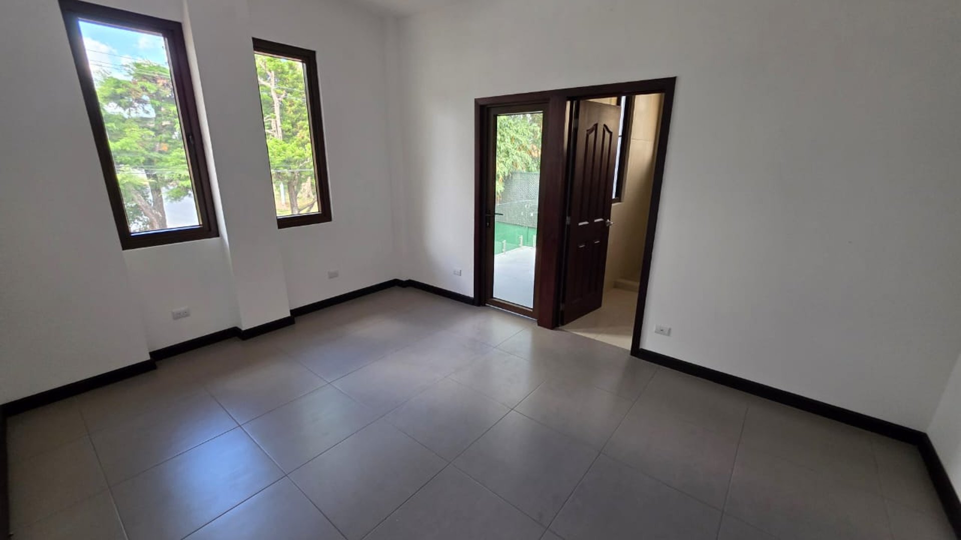 Casa remodelada en Vista Hermosa 2, ideal vivienda u oficinas ref-4842
