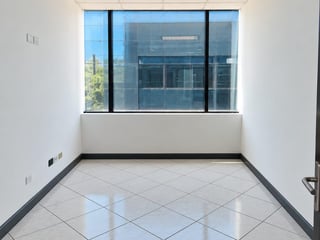 📍 OFICINA EN RENTA – 8 AMBIENTES + 2 BAÑOS | EUROPLAZA | ZONA 14 - 4