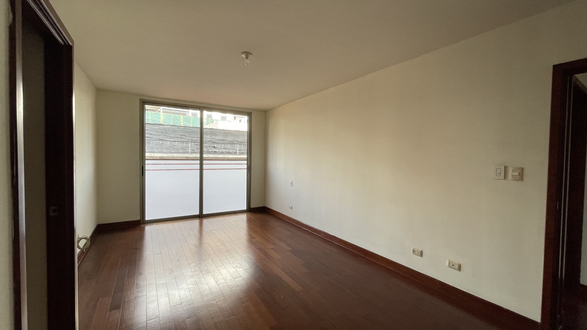 Apartamento en Alquiler Edificio Benevento, zona 14 - Miniatura 6