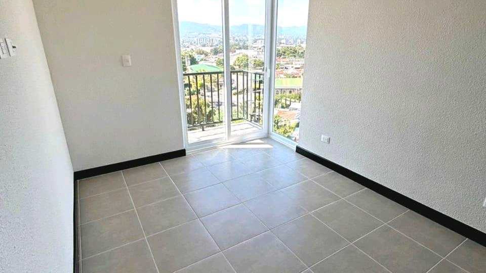 APARTAMENTO EN VENTA / ALQUILER ???? Edificio Esenta, Zona 12 - Miniatura 6