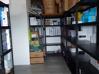 Oficina amplia en alquiler Internaranjo - 2