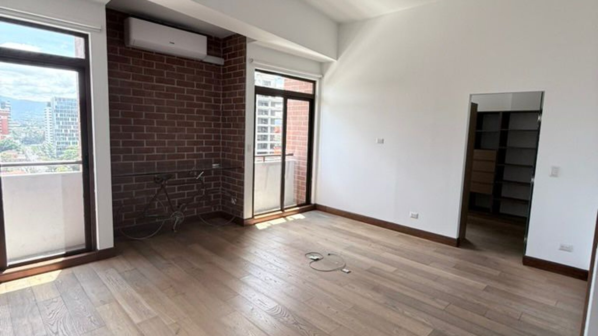 APARTAMENTO EN RENTA | SALVATORRE | ZONA 10 - Miniatura 5