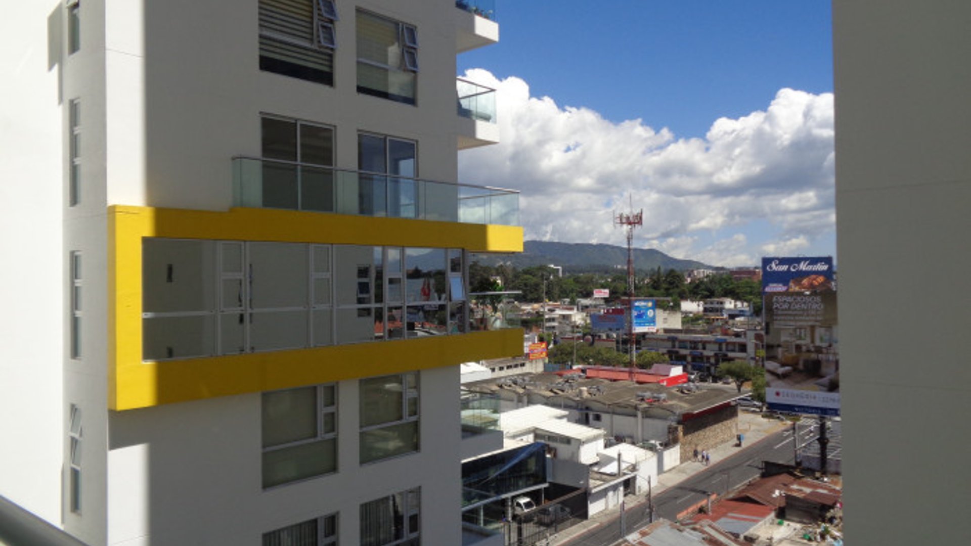 Apartamento Residencial en renta en Zona 10 - Miniatura 2