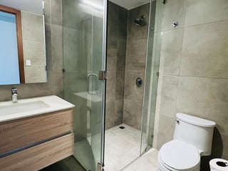 Alquilo  Lindo Apartamento Edificio dentro de Oakland Z. 10 - Image 12