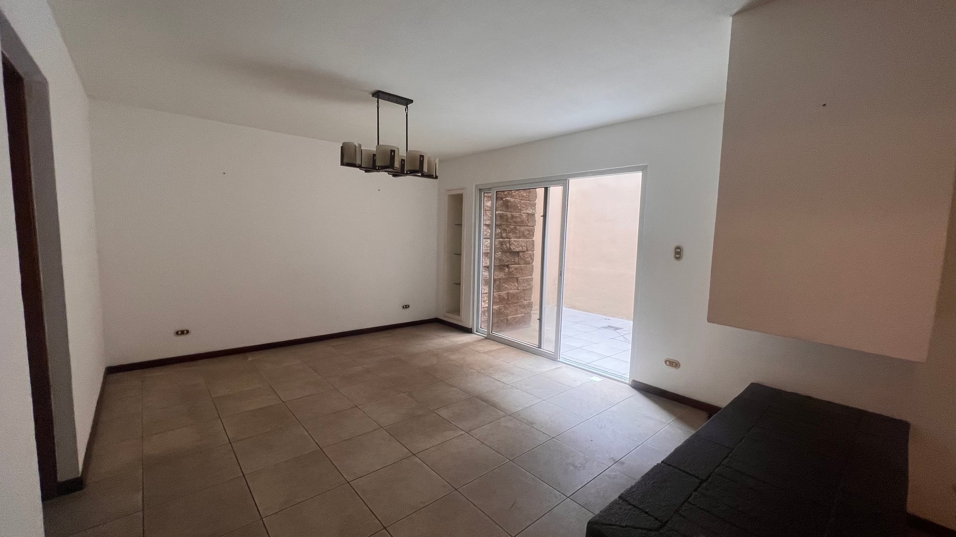 Lindo towhouse en renta Cantabria zona 13 - Miniatura 14