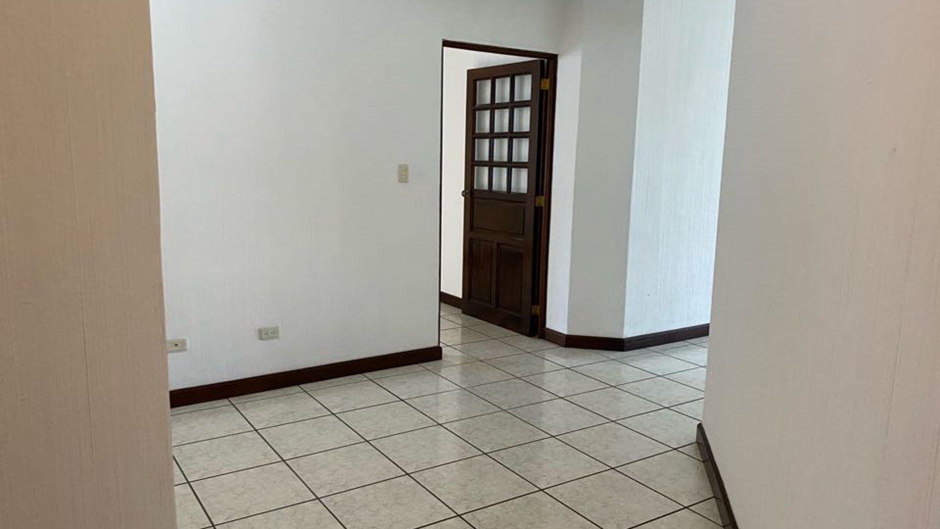 Apartamento amplio en Renta Zona 15, cerca de Metro15 - Miniatura 2