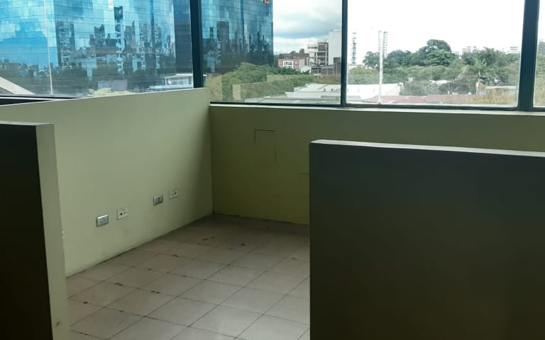 Oficina en Venta Edificio Century Plaza, Zona 13  - Miniatura 4